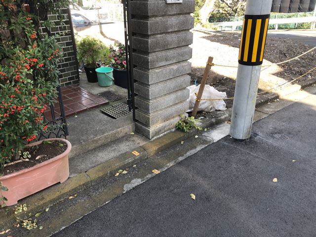 給水管撤去新設工事(神奈川県横浜市鶴見区東寺尾)前の様子です。